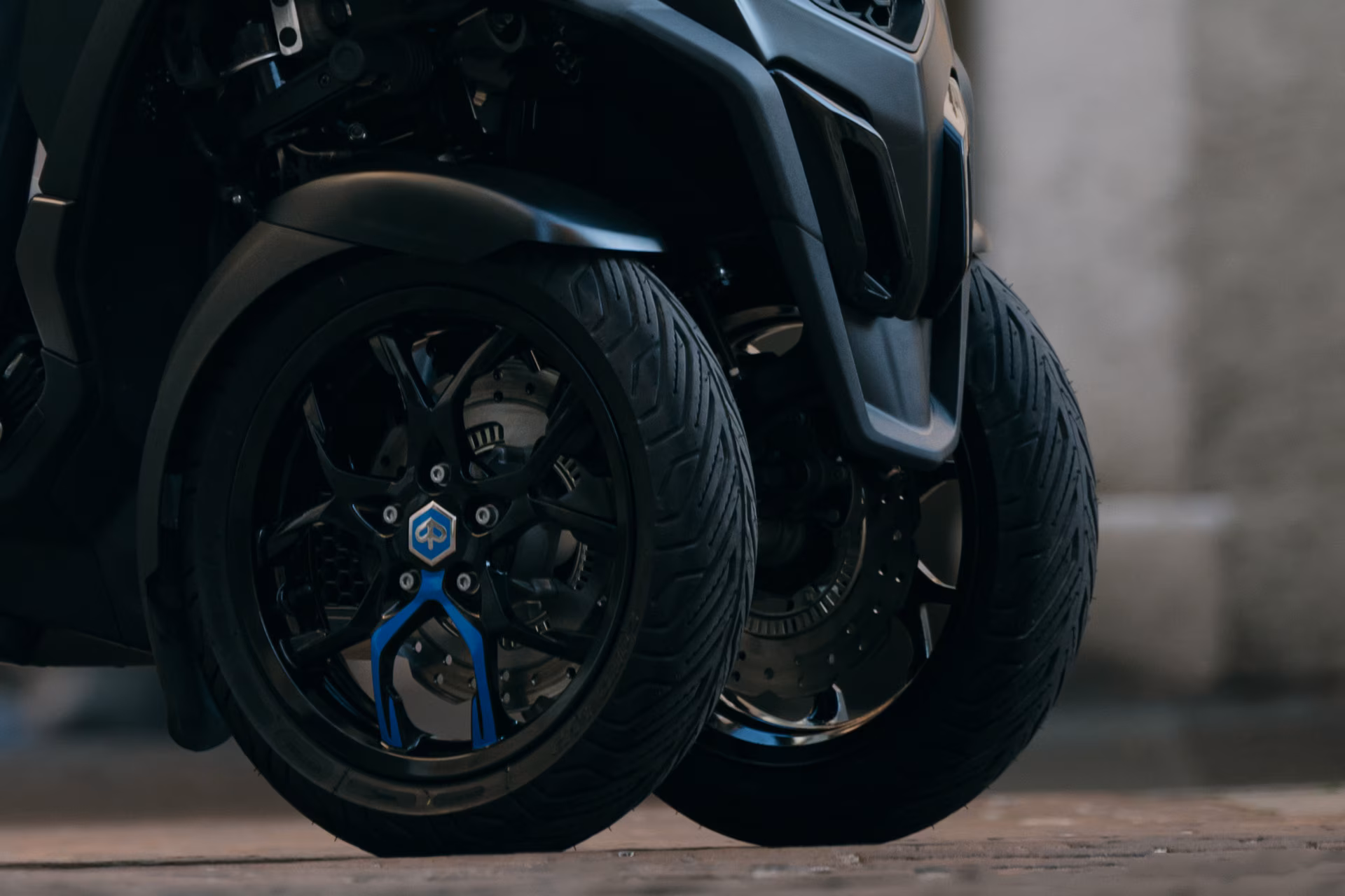 Piaggio MP3 Sport - widok boczny
